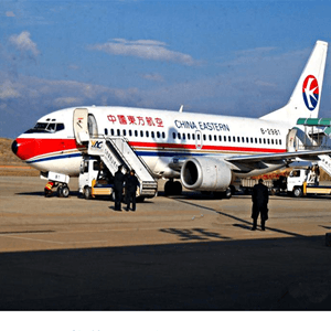 西双版纳航空货运航空快运业稳步发展的原因是什么？